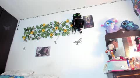 Snapshot of mensia_hernandez chatting on June 2026 02:33:01 PM Princess Mensia online show from June 2026 02:33:01 PM