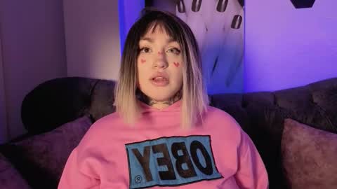 Snapshot of meow_boo chatting on February 2026 07:51:01 AM Aruz online show from February 2026 07:51:01 AM