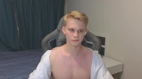 Mickey online show from December 2025 09:01:02 PM