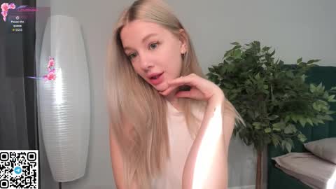 Snapshot of meowmonica chatting on September 2025 08:05:01 AM Monica online show from September 2025 08:05:01 AM