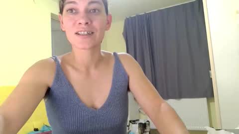 Miss Helena online show from November 2025 02:17:01 PM