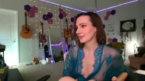 Snapshot of meredithbae chatting on December 2024 10:41:02 PM Meredith Bae online show from December 2024 10:41:02 PM