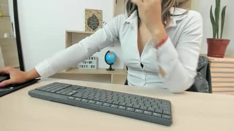 Merlina online show from November 2025 04:13:02 PM