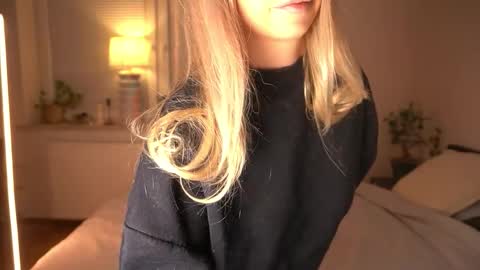 Lara OFFLINE  online show from February 2026 08:26:02 PM