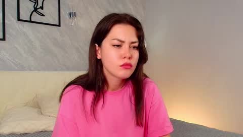 Hi Im Merry  And its me first day here Do not offend me and be polite online show from September 2025 03:45:01 PM