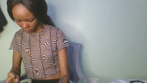 Snapshot of messyluna chatting on April 2026 12:03:01 PM meggy and bree online show from April 2026 12:03:01 PM