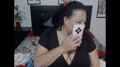 mhia1972 online show from November 2025 06:07:01 PM