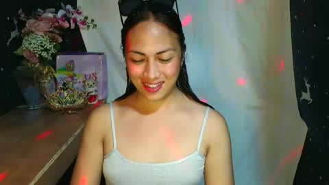 Mia online show from December 2025 03:40:02 PM