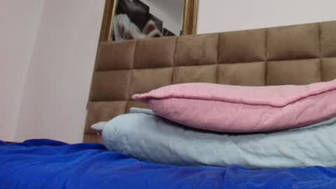 Emi online show from January 2025 10:13:02 PM