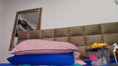 Emi online show from January 2025 07:20:02 PM