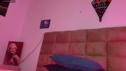 Emi online show from October 2025 07:22:01 PM