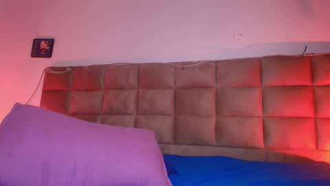 Emi online show from November 2025 07:24:01 PM