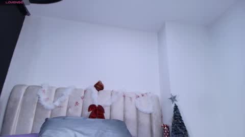 Emi online show from December 2025 07:21:01 PM