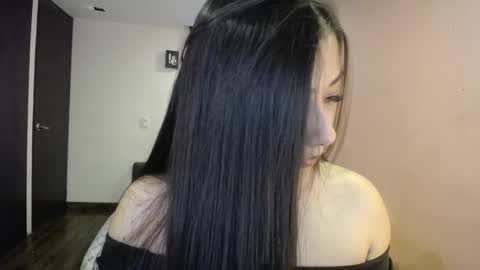 Mia zoe online show from January 2025 05:05:01 PM