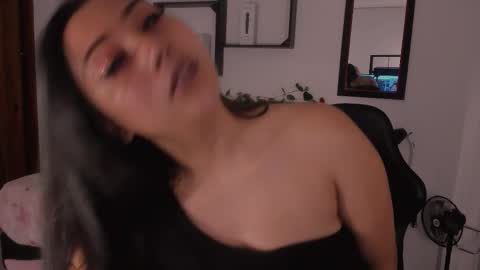 Snapshot of mia_112022 chatting on September 2025 06:13:02 PM Mia zoe online show from September 2025 06:13:02 PM