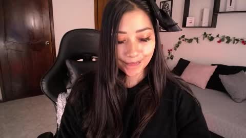 Snapshot of mia_112022 chatting on October 2025 02:03:02 PM Mia zoe online show from October 2025 02:03:02 PM