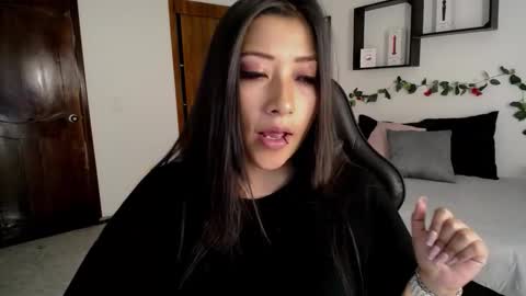 Snapshot of mia_112022 chatting on October 2025 02:35:01 PM Mia zoe online show from October 2025 02:35:01 PM