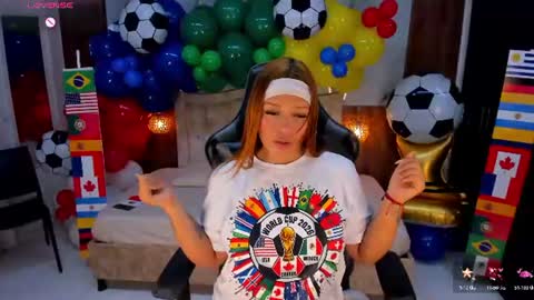 Snapshot of mia_18v chatting on June 2026 08:08:02 PM Violett online show from June 2026 08:08:02 PM
