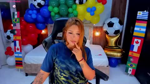 Snapshot of mia_18v chatting on June 2026 09:02:01 PM Violett online show from June 2026 09:02:01 PM