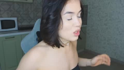 Mia online show from February 2025 01:10:01 AM