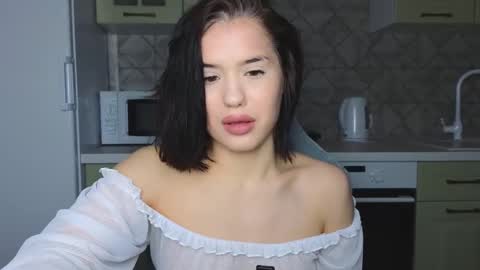 Mia online show from February 2025 09:48:01 PM