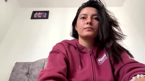 Mia  online show from November 2025 06:57:01 PM