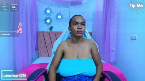 Snapshot of mia__thomson_ chatting on May 2026 01:09:02 PM MIA online show from May 2026 01:09:02 PM