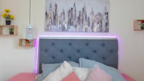 M I A  A Y R A online show from November 2025 03:28:02 PM