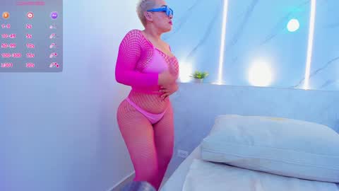 Mia  online show from December 2024 01:54:02 PM