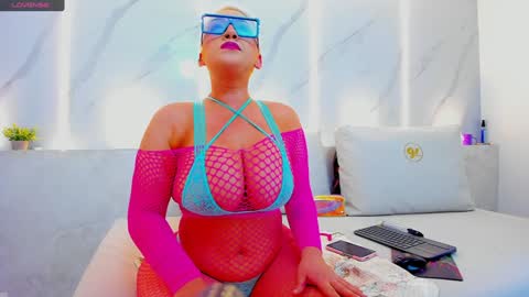 Mia  online show from December 2024 11:40:01 AM