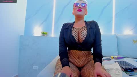 Mia  online show from December 2024 11:59:01 AM