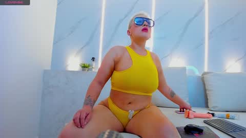 Mia  online show from January 2025 02:40:02 PM