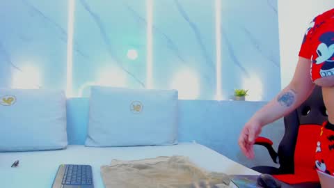 Mia  online show from January 2025 11:00:01 PM