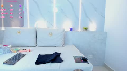 Mia  online show from February 2025 03:00:01 PM