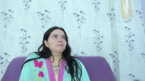 Mia  online show from December 2024 06:20:01 PM