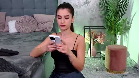 Freya Allen online show from December 2024 08:51:02 PM