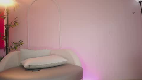 Anna online show from September 2025 08:25:01 PM