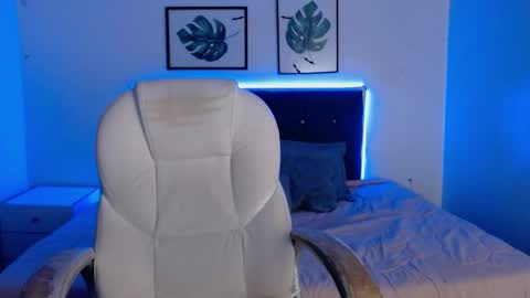 Snapshot of mia_collens_ chatting on November 2025 03:28:01 AM MIA online show from November 2025 03:28:01 AM