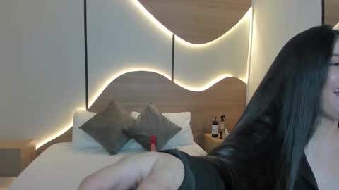 M I A  online show from October 2025 02:52:01 AM