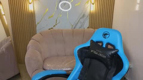 mia_collins_b online show from November 2025 01:58:02 PM