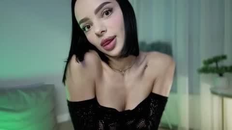 Mia Cupcake online show from September 2025 04:10:02 PM