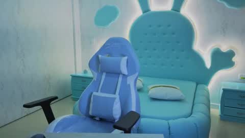 Mia Cuttee online show from October 2025 03:29:02 AM