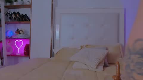 Sarah Luna online show from March 2025 02:23:02 PM