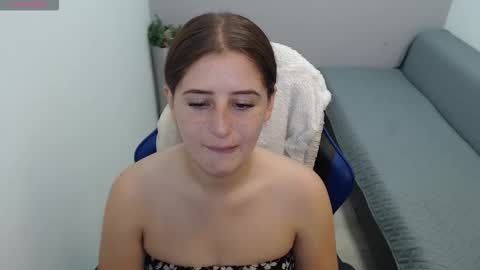 Mia online show from September 2025 01:26:02 PM