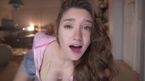 Snapshot of mia_dynasty chatting on September 2025 04:45:02 PM Mia online show from September 2025 04:45:02 PM