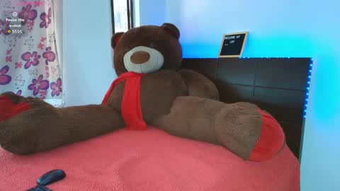 mia_fernand online show from April 2026 03:09:01 PM