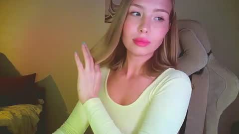 Mia online show from June 2026 09:16:02 PM