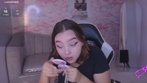 Mia online show from March 2026 01:18:01 PM