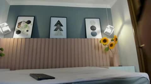 Mia  online show from April 2026 12:20:02 PM