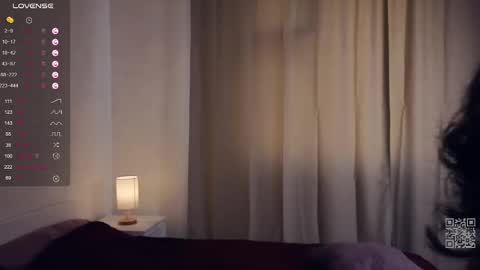 Snapshot of mia_frizz chatting on March 2025 12:04:02 PM Mia online show from March 2025 12:04:02 PM